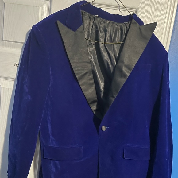 Royal Blue Velvet Tuxedo!! (Comes with matching bow) - Picture 4 of 5